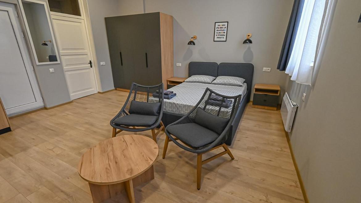 Big Studio Apt.On Liberty Square Tbilisi Exteriör bild